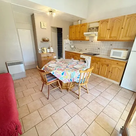 Accueillante, Parking - 4 Pers. - Fr-1-795-79 * Fleury (Aude)